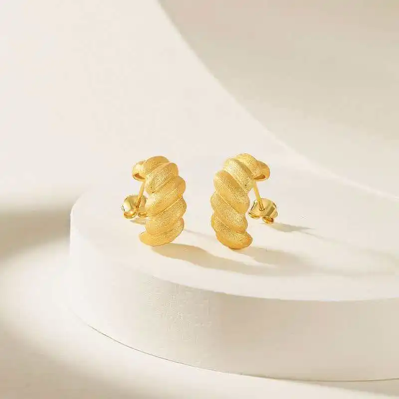 

Изящные и универсальные серьги-гвоздики в форме круассана, легкая роскошь, для женщин, 24-каратное золото AU999, простой и элегантный стиль.