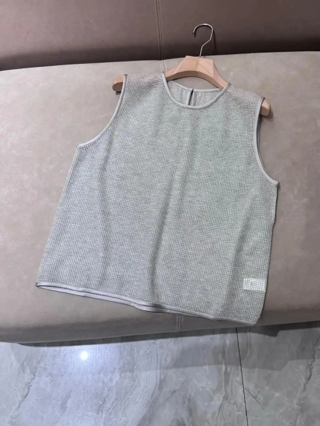 Einfarbige, ärmellose, vielseitige Strickweste für Damen mit Rundhalsausschnitt