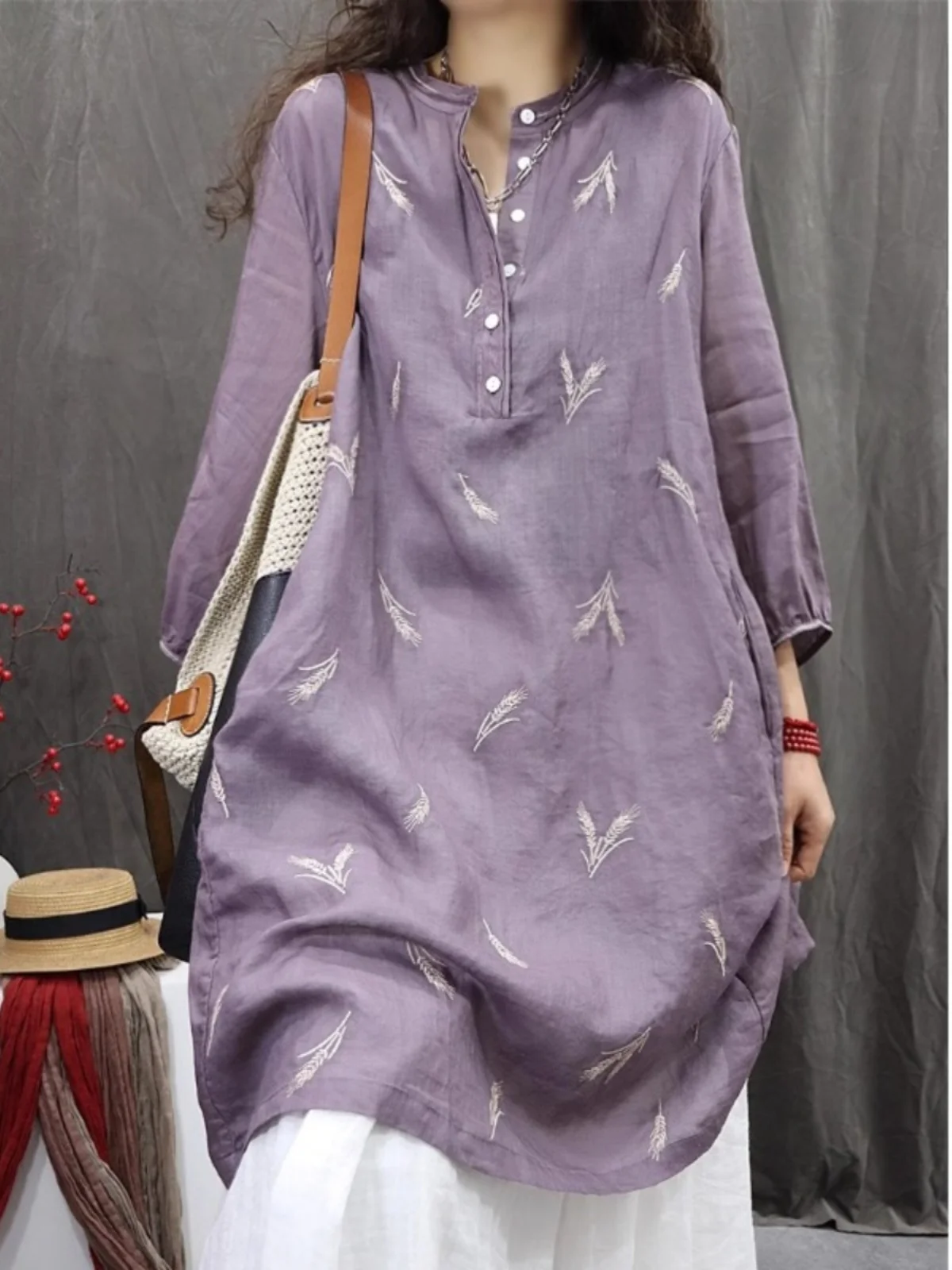 Csa fena exclusiva linda bordada solta com gola alta estilo retrô coleção primavera confortável casual top