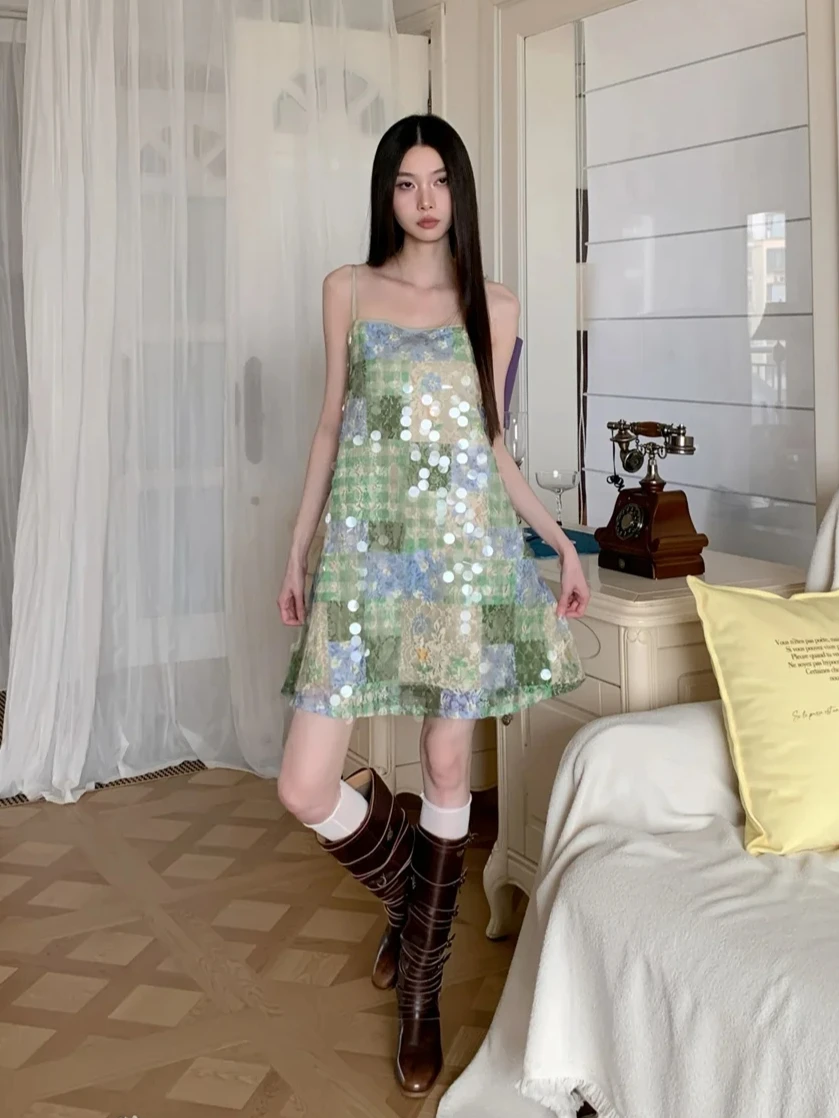 ชุดเดรสสลิปลายสก๊อตสีเขียวประดับกลิตเตอร์และเลื่อมสำหรับผู้หญิง ชุดเดรสทรงเอไลน์สั้นสำหรับใส่ในฤดูร้อน ชุดเดรสวันเกิดสุดหรู ปี 2025