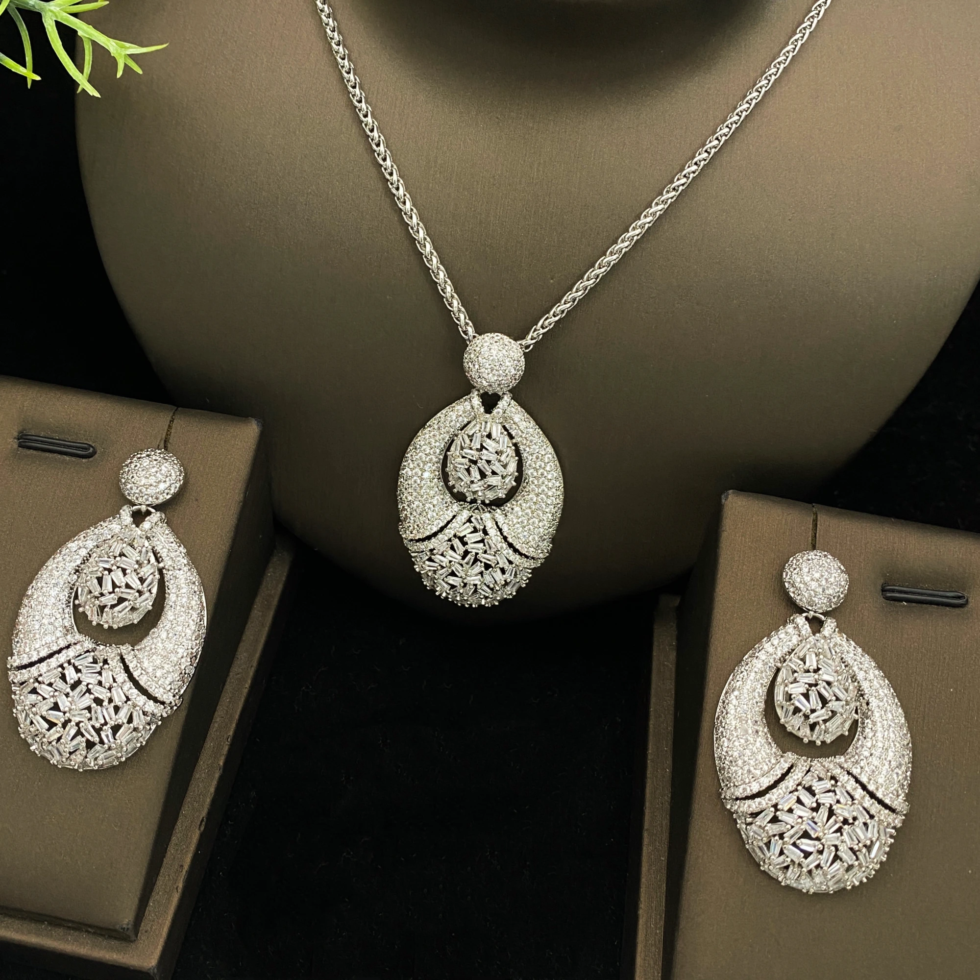 

Циркон, комплект из 2 предметов, ожерелье, серьги, овальные полые инкрустации, дизайн, легкие, сверкающие, роскошные, элегантные для женщин, свадьбы