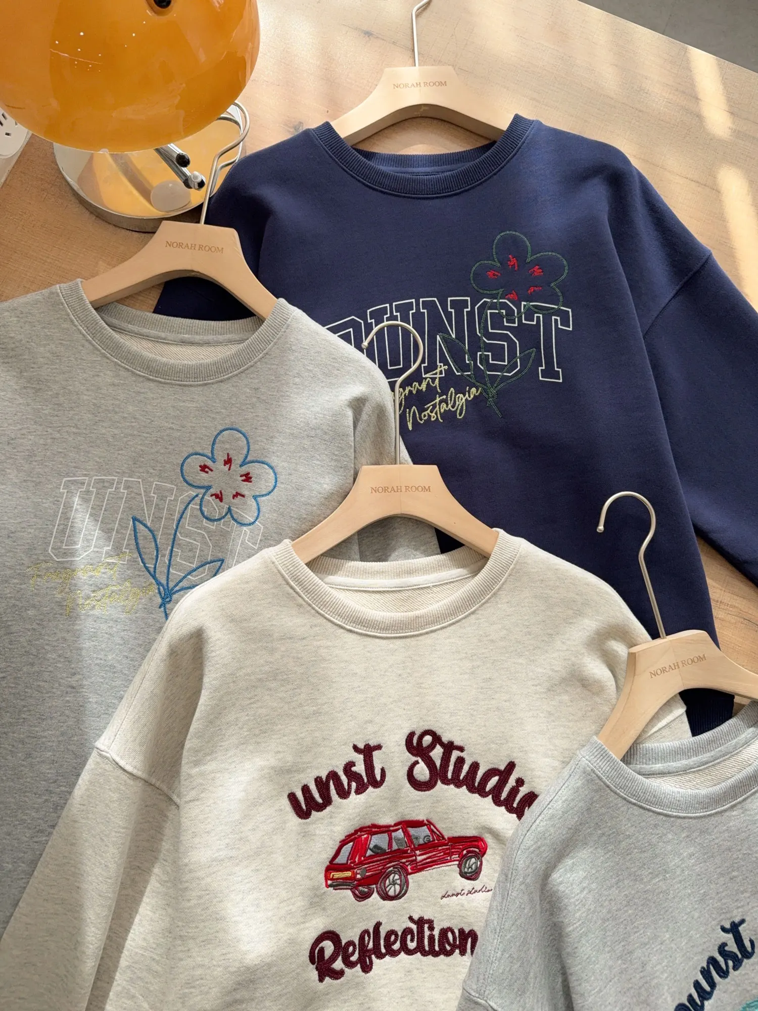 Mole F de Aodão com Gola Redonda e Manga Longa, Estilo Tubo Reto, Bordado Retrô DUN, Nova Coleção Primavera 2025 ...