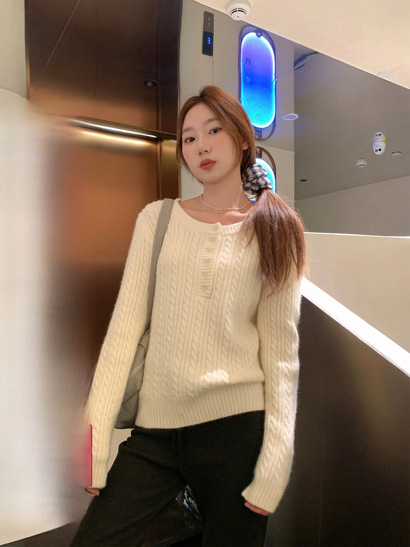 

Корейский свитер Holli: повседневный, простой, с воротником-стойкой, осенне-зимняя новинка, приталенный, длинный рукав, круглый вырез...