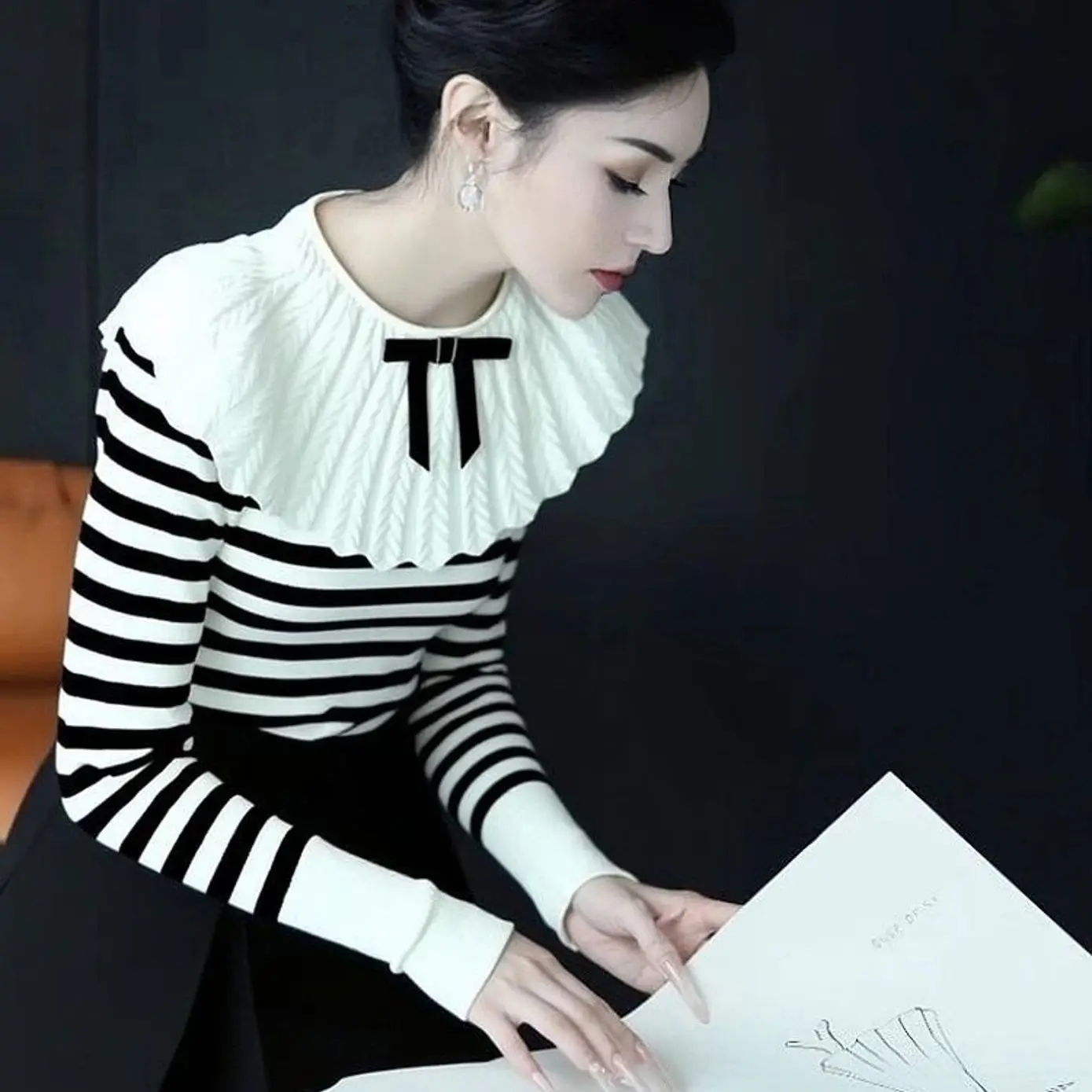 Autumn senior  good-looking  sweater unique chic small fragrant wind black and white striped knitted sweater women