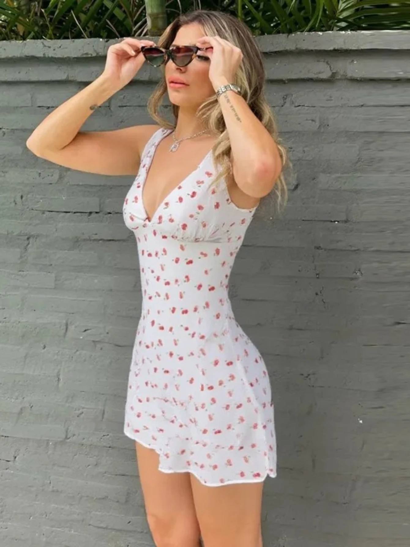 เดรสพิมพ์ลายคอวีลึกแขนกุดเซ็กซี่ใหม่สำหรับฤดูร้อน