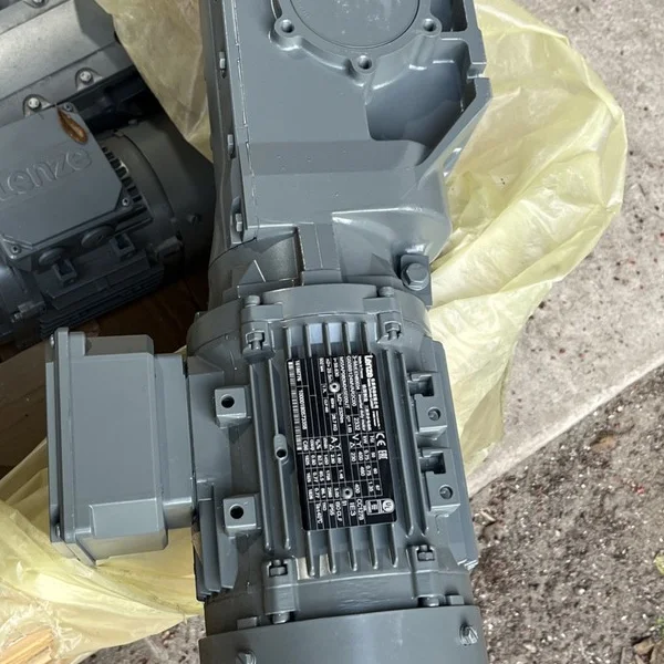 

Рабочий двигатель и редуктор G50bb124mvar2c00 M55ap080m045e00ut Совершенно новый оригинальный точечный ПЛК