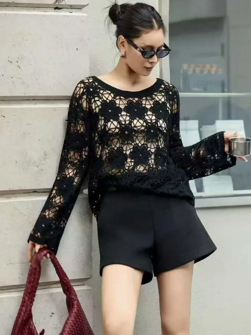 

2025 Early Autumn New Design Women's Knitted Hollow out Hook Flower Top Faionable Subtle Strategy Cover up Sweater