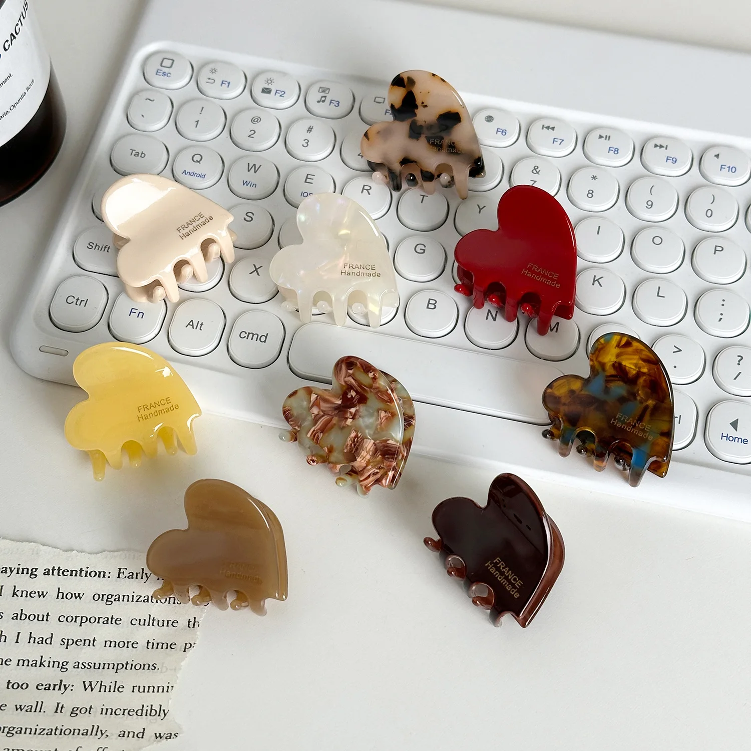 

Dowell Korean Versatile And Exquisite Small Heart-shaped Grab Clip Acetate Mini Grab Clip