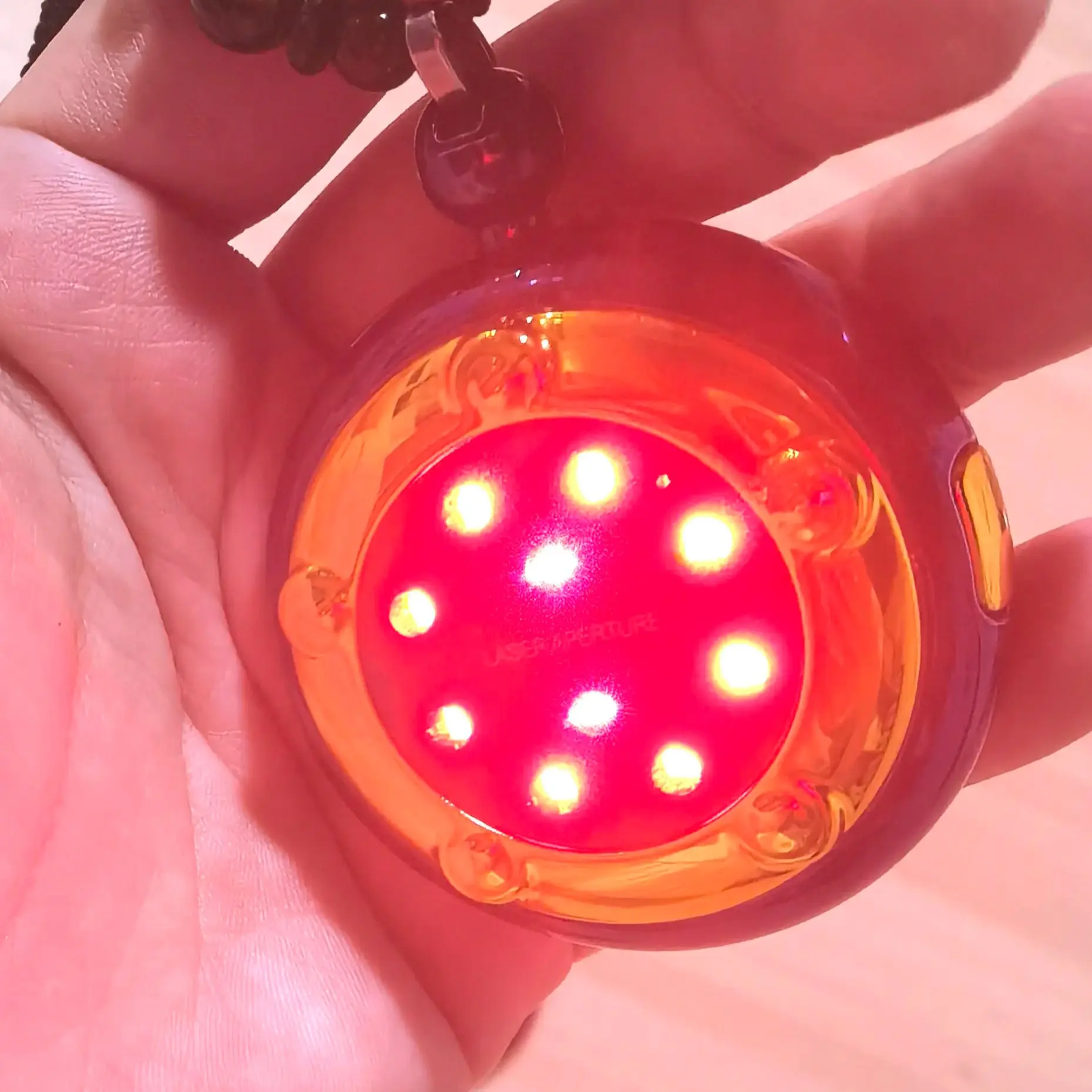 

Кулон COZING Bio-Laser Heart Care 650 нм — бесконтактный светильник, помогает поддерживать здоровая циркуляцию, простота в использовании на каждый день