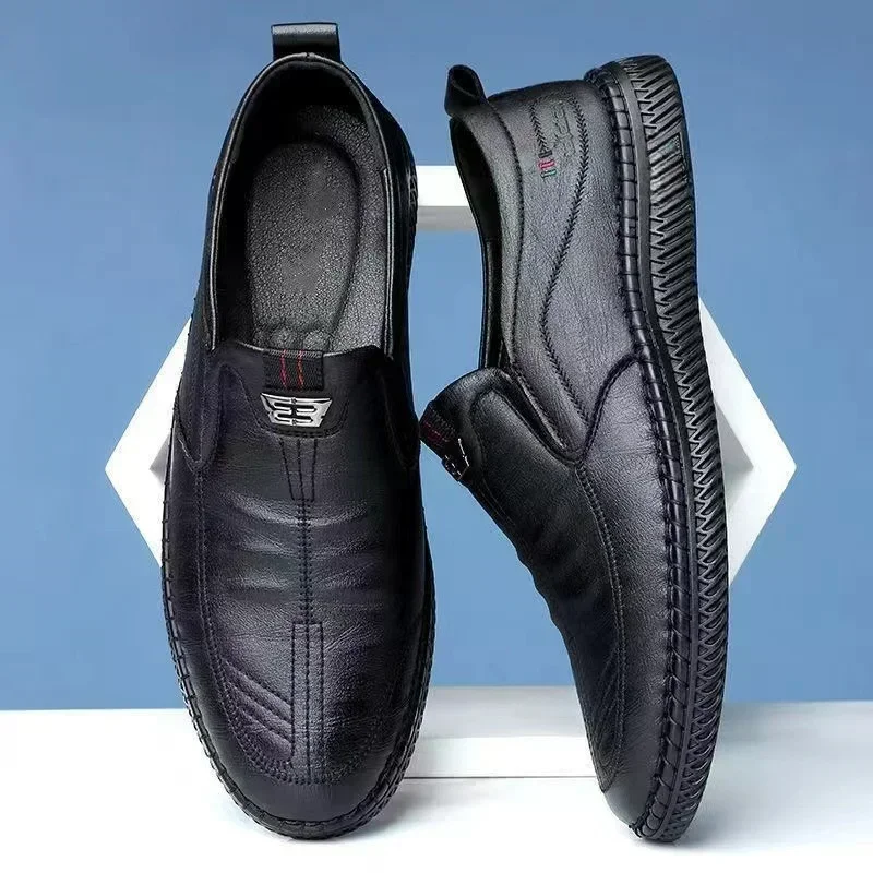 Męskie skórzane buty Oddychające biznesowe letnie mokasyny wsuwane Męskie codzienne czarne mieszkania Buty do chodzenia Mokasyny