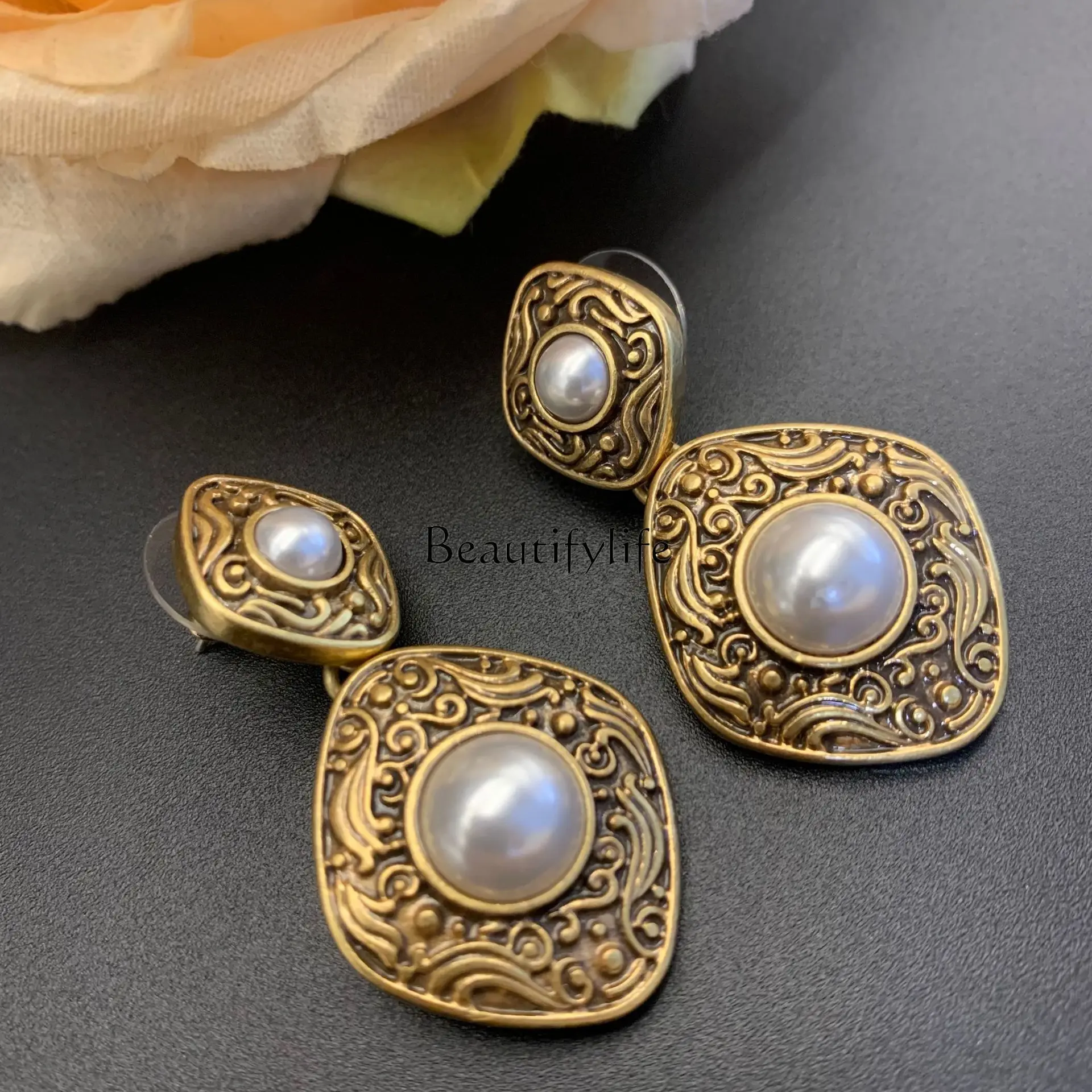 

Medieval retro niche light luxury high-end court style earrings atmospheric studs