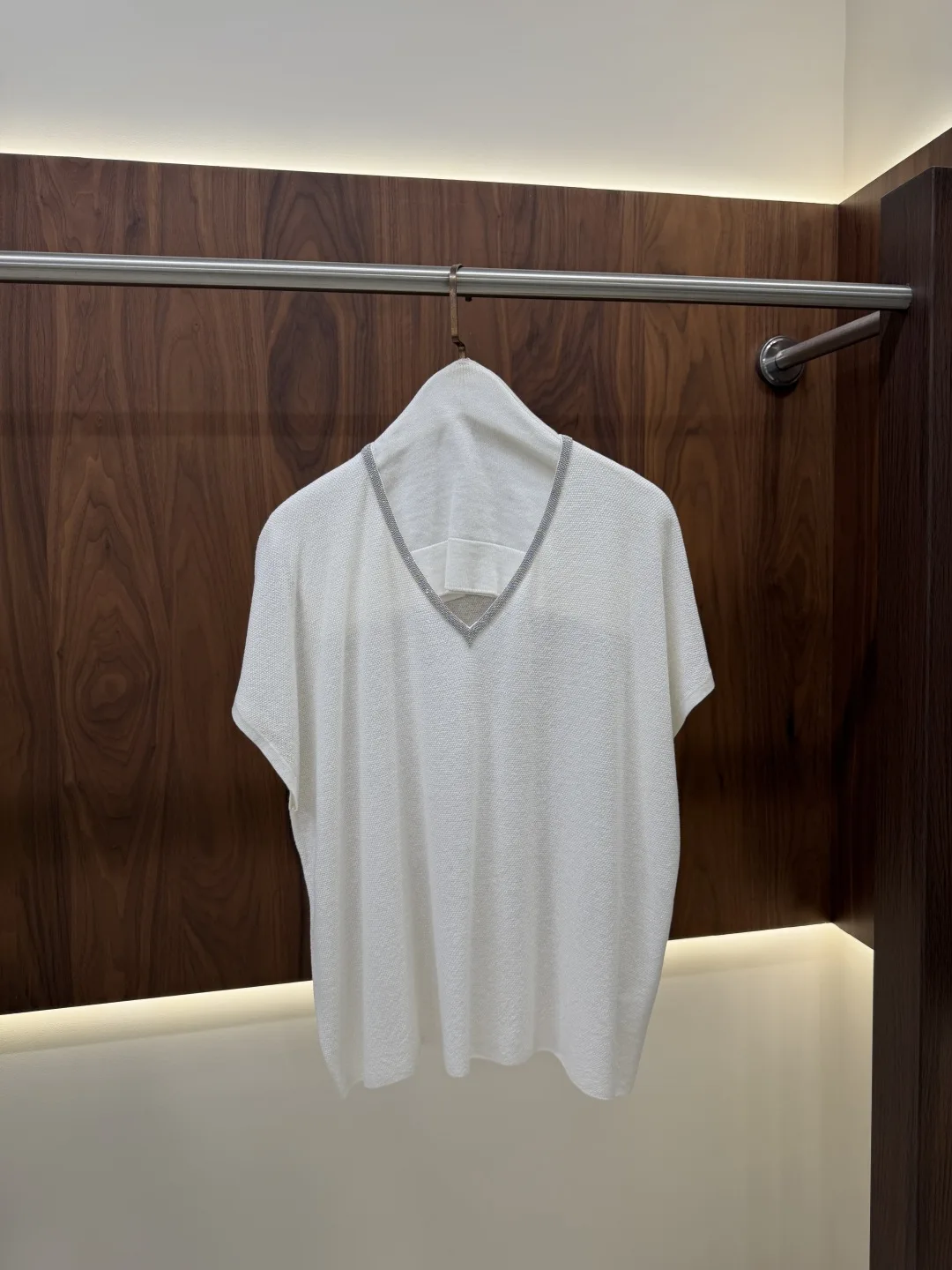 Women's Spring/Summer New Arrival: V-Neck Short-Sleeve Knit Top – Minimalist Workwear Style in Linen-Silk Blend