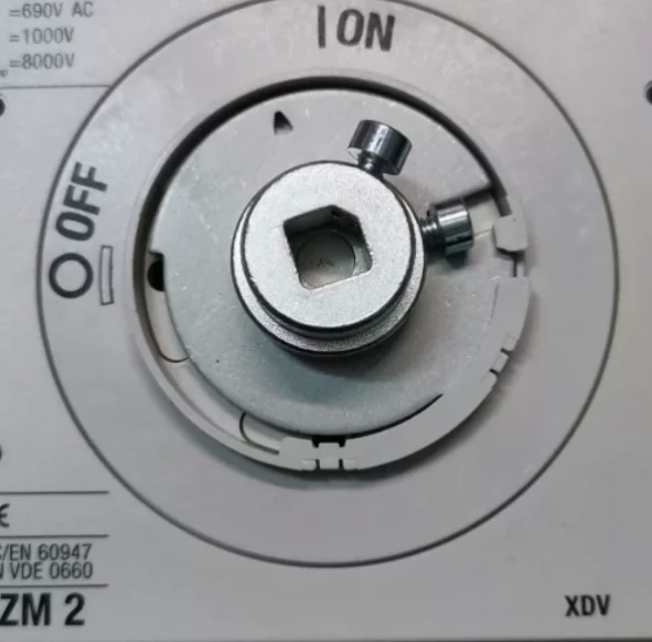 New NZM4-XDV molded case circuit breaker directly rotates the handle EA