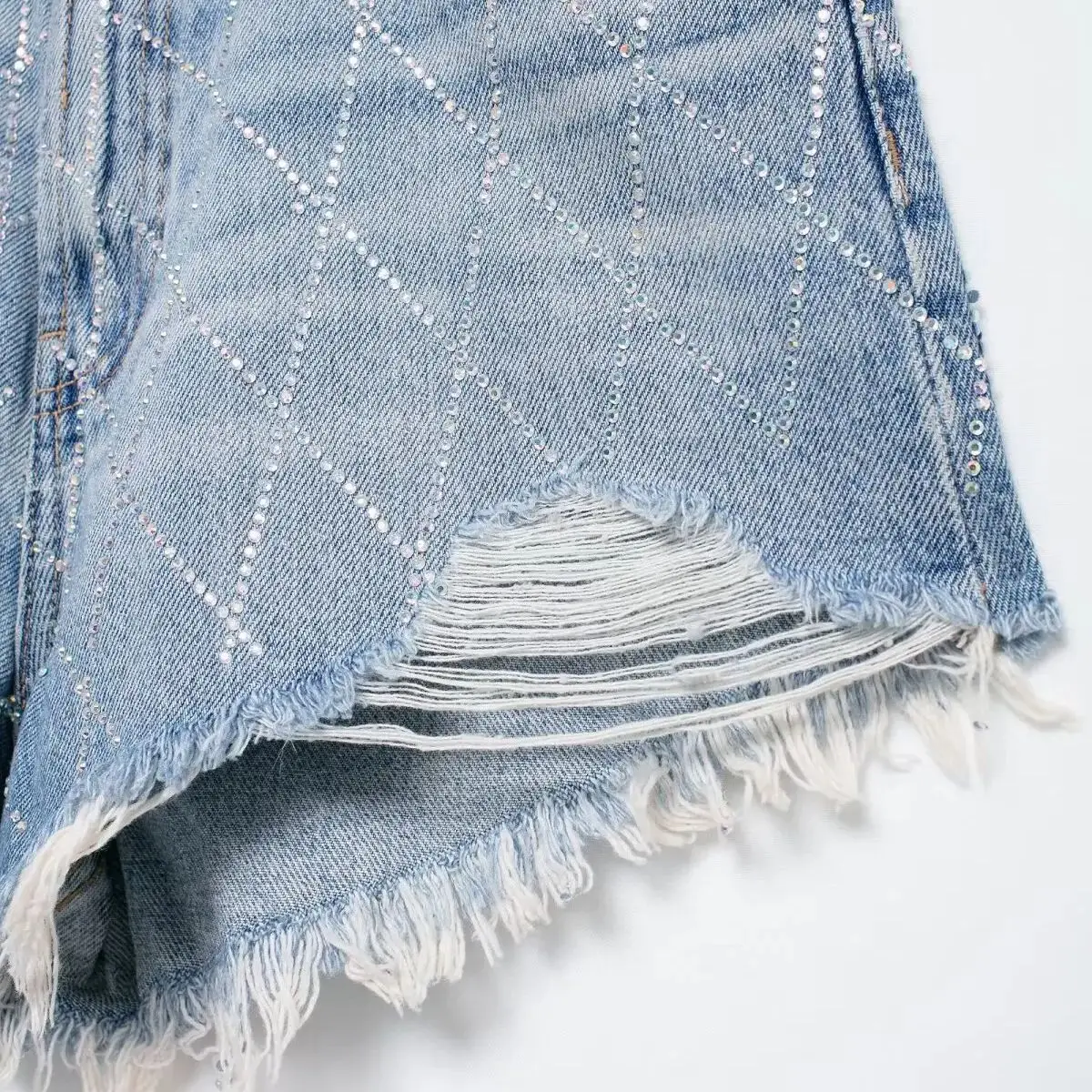 شورت جينز نسائي  بخصر مرتفع مع خرز شبكي لامع عتيق وسحاب وأزرار وجيبين قصيرين مقطوعين للربيع والصيف شورت نسائي جديد أنيق