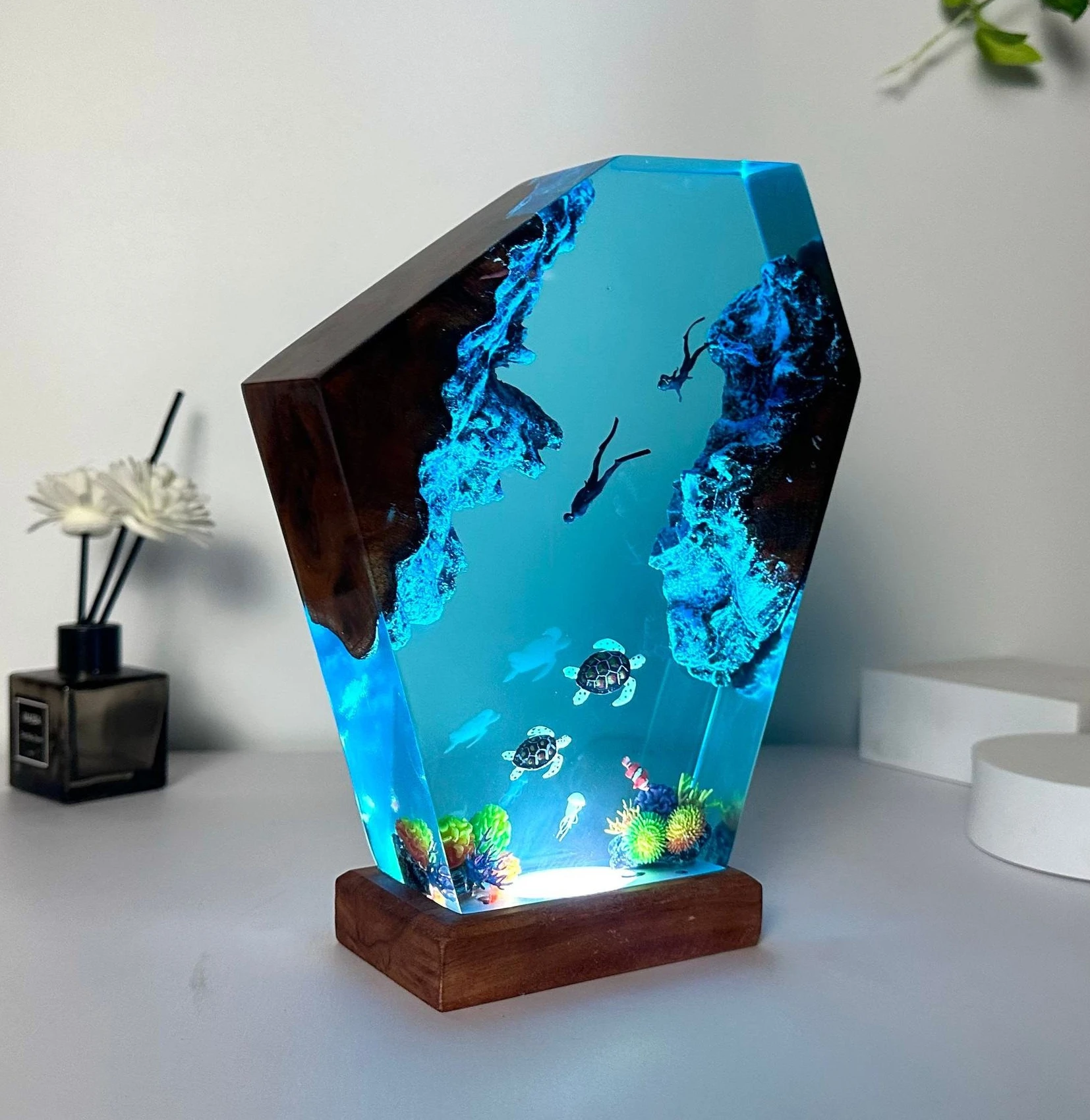 Creative Turtle Family Resin Wood Lamp Epoxy Resin Ocean Lamp Diver Theme Ornament Gift