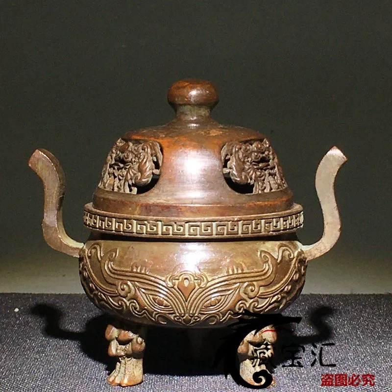 Treasure seal of Qianlong, the seal of Ruishou tripod with two ears home of Zhaocai Town, and the secondhand bronze stove.