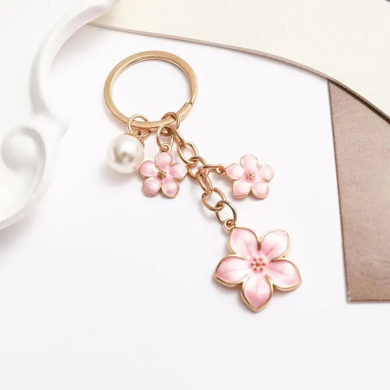 1 Stück Niedlicher Blumen-Schlüsselanhänger, Süßer Einfarbiger Drei-Kirschblüten-Anhänger, Schlüsselring für Damen-Handtaschen-Deko – Detail 4