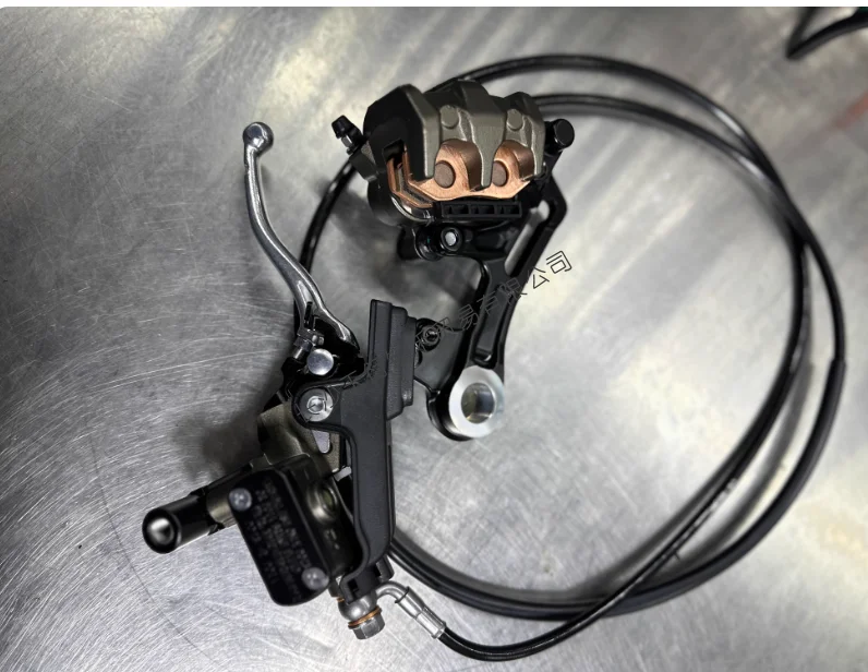 يمكن تغيير نظام تجميع الفرامل الأمامية والخلفية، وهي النحل الخفيف لديه رمز محول. #1