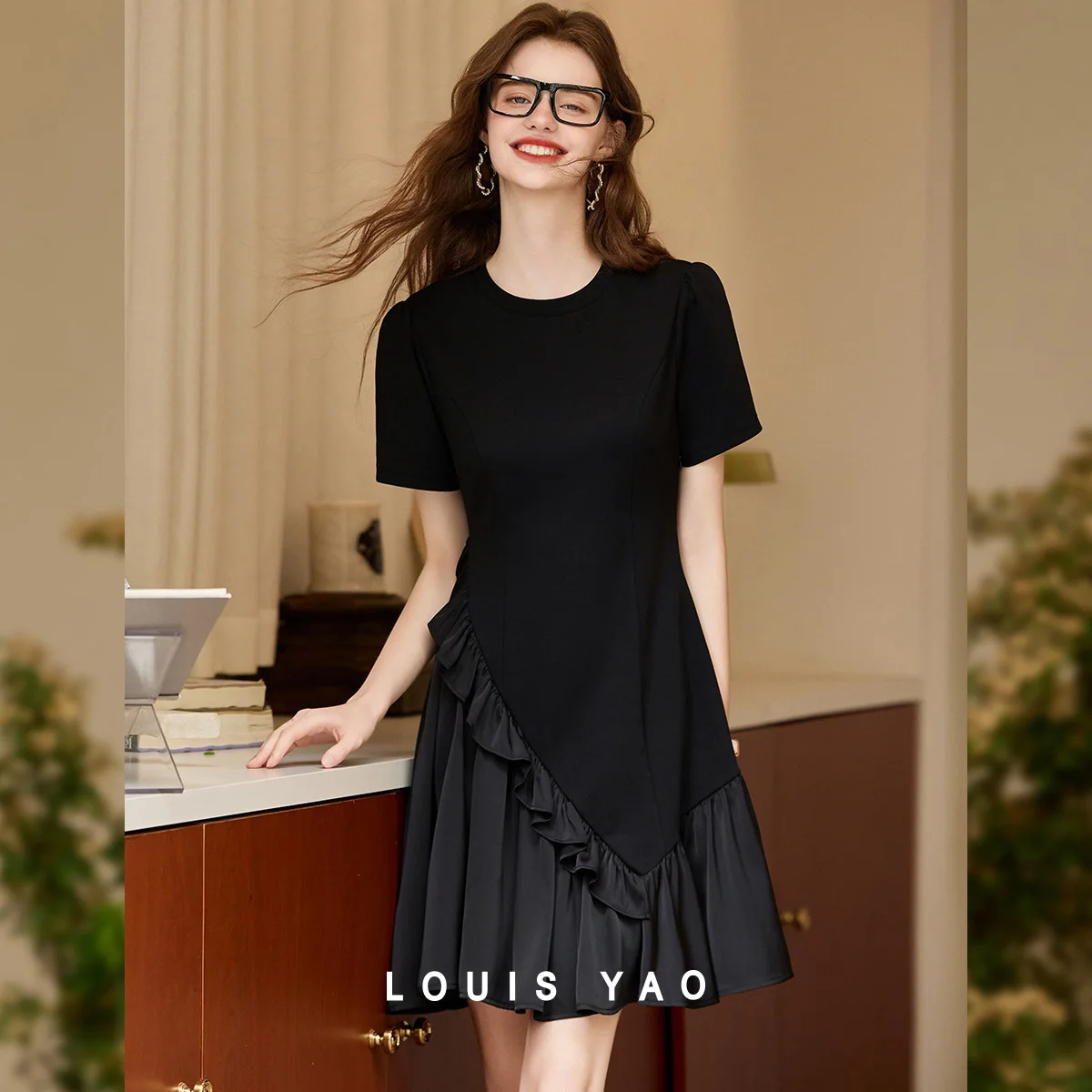 

LOUIS YAO Spliced Black Dress 2026 Summer New Slim Flattering Ruched A-line Dress Round Neck Slight Stretch Women's Summer Dress