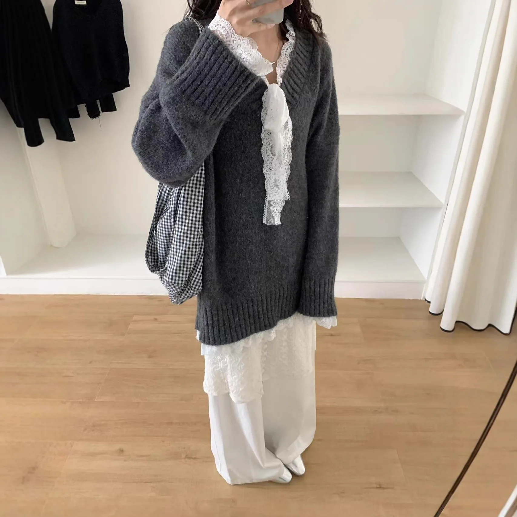 

2025 Fall/Winter New Design Lace Splicing Knitting Lazy Style Loose V-Neck Korean Versatile Sweater Girl