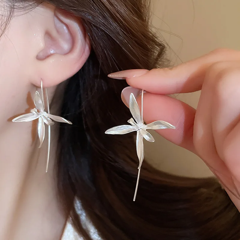 Light luxury high-end Retro Elegant Iris flower Earrings for Women Exquisite Romantic Temperament Creative Earrings Jewelry