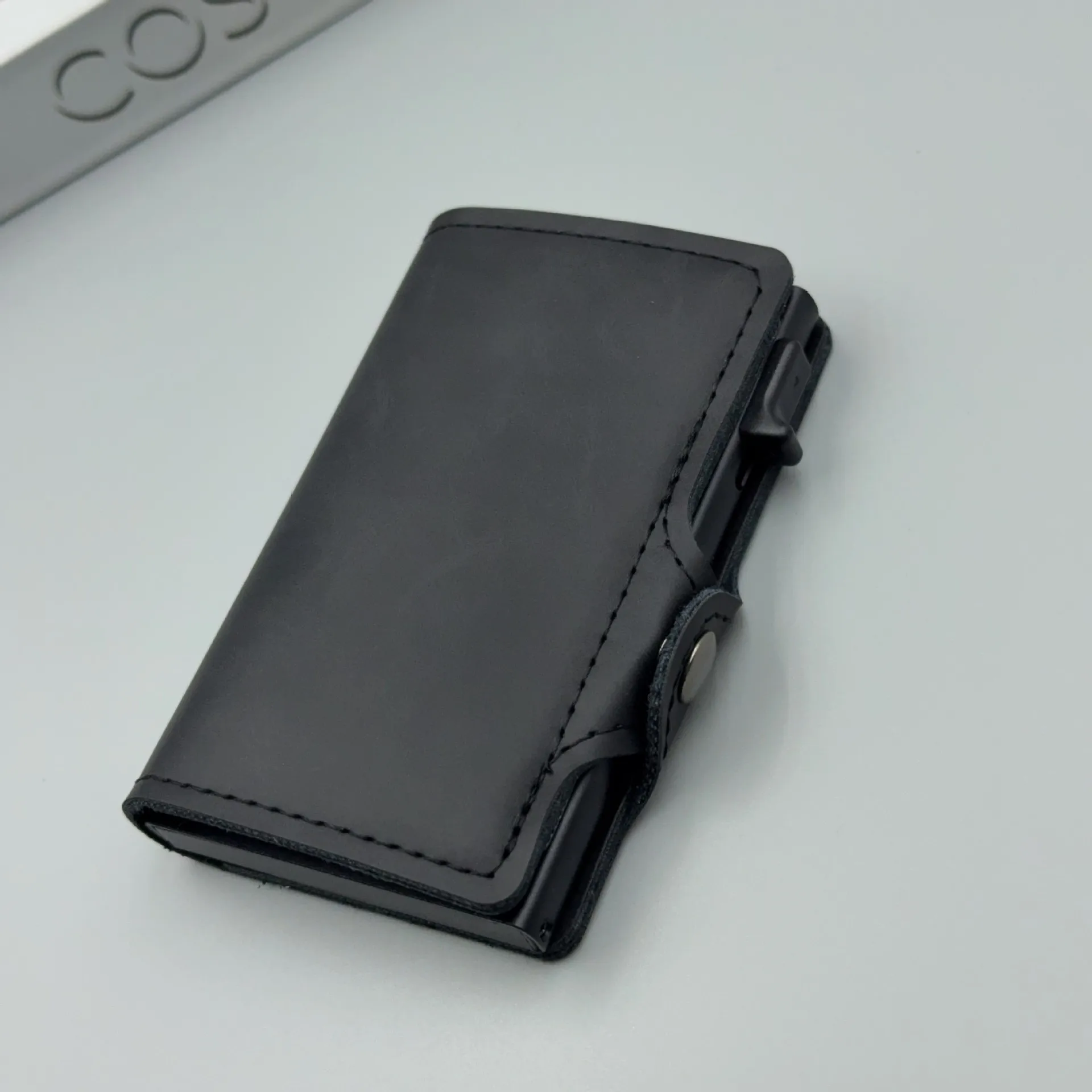 RFID-blockierender Pop-Up-Kartenhalter aus Kohlefaser, Herren-Geldbörse, minimalistisches Kredit- und Ausweiskartenetui, modische Geldbörse, Carteira Masculina – Detail 15