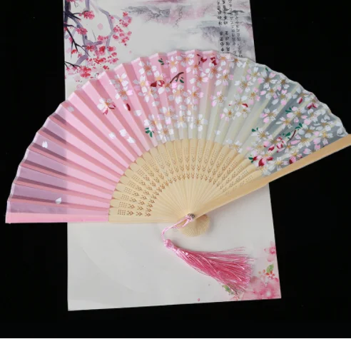 Faltfächer im Retro-Stil, weiblich, japanisches Muster, Retro-Stoff, Kunsthandwerk, Geschenk, Heimdekoration, Ornament, tanzender Handfächer