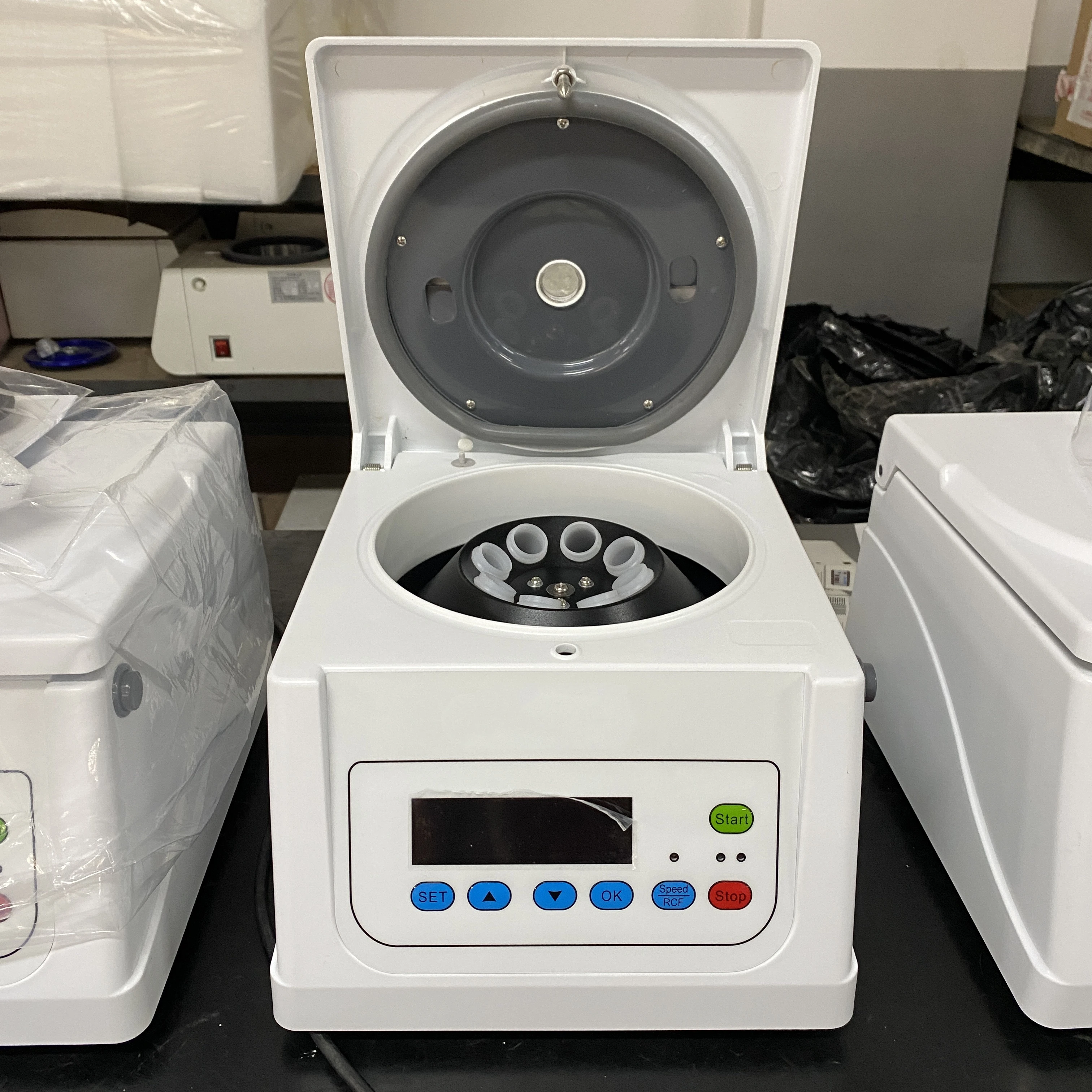 الطرد المركزي نوع صغير 4000 دورة في الدقيقة أنبوب اختبار منخفض السرعة Prp Cgf Prf أنبوب مختبر آلة الطرد المركزي