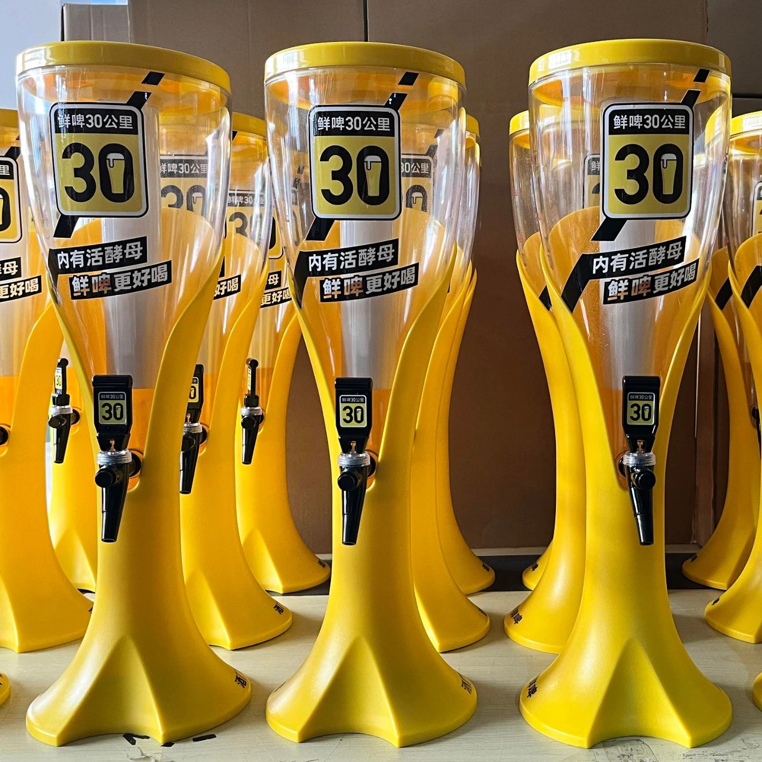 

Для гостиничных ресторанов, 3-литровое ведро для напитков с пивной башней, оснащенное диспенсером для крана, подходит для холодных напитков.