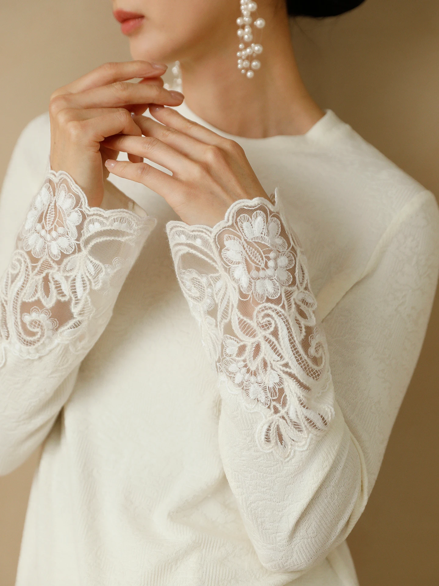 

Женская текстурированная блузка Ele с кружевными вставками, новая коллекция Весна 2026, мягкая, комфортная, с длинным рукавом и круглым вырезом