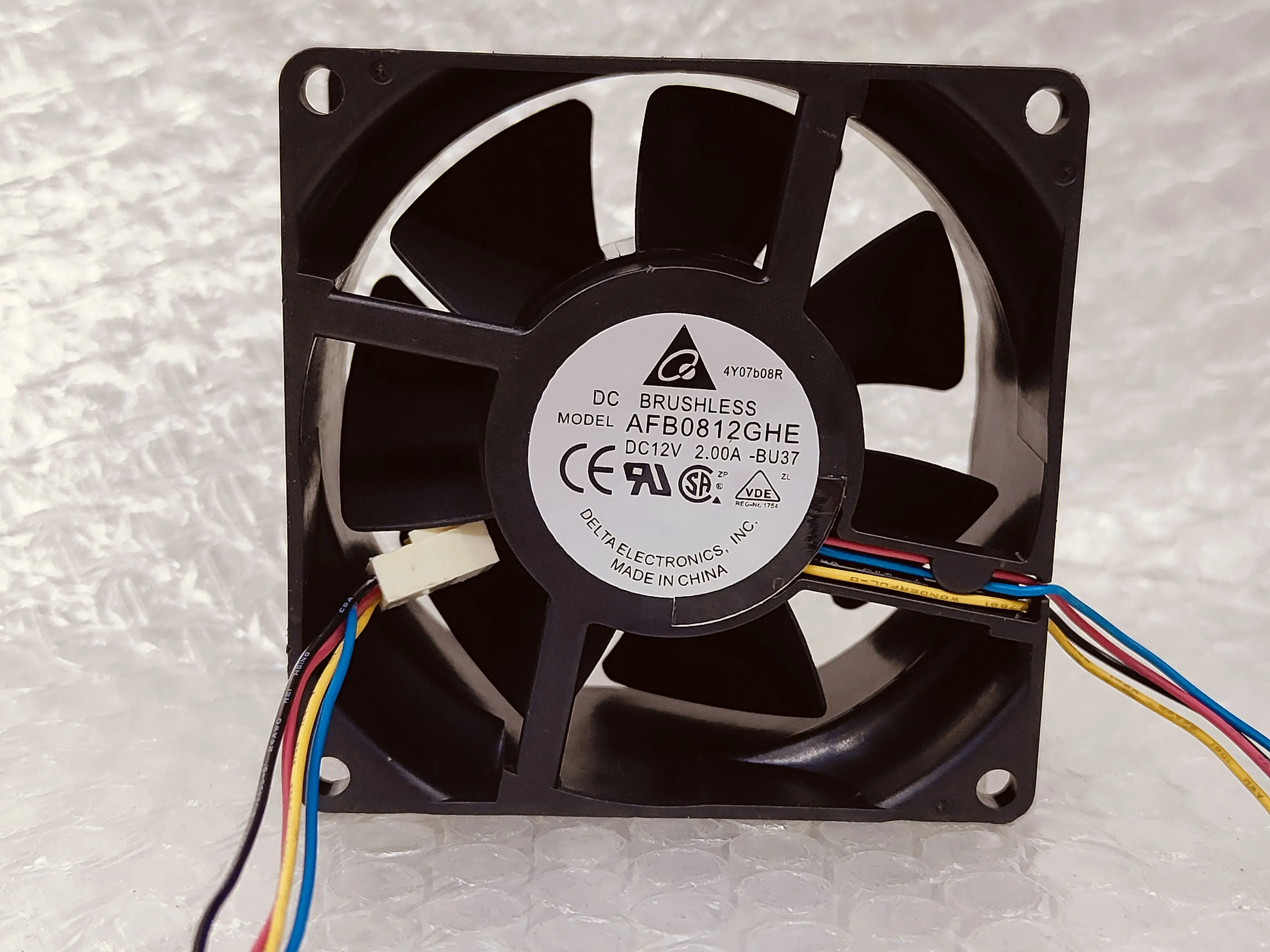 

Delta Electronics AFB0812GHE BU37 DC 12 В 2,00 А 80x80x38 мм 4-проводной охлаждающий вентилятор