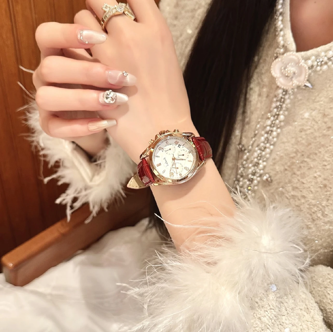 Exquisite ladies' watches, stylish women's watch straps, calendar quartz watches, gifts for women, ladies' accessories