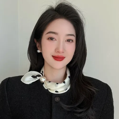 Imagen 1 del producto Collar de perlas Hebilla magnética Bufanda de seda perezosa Colgante de mujer Bufanda Cadena de clavícula Bufanda de seda