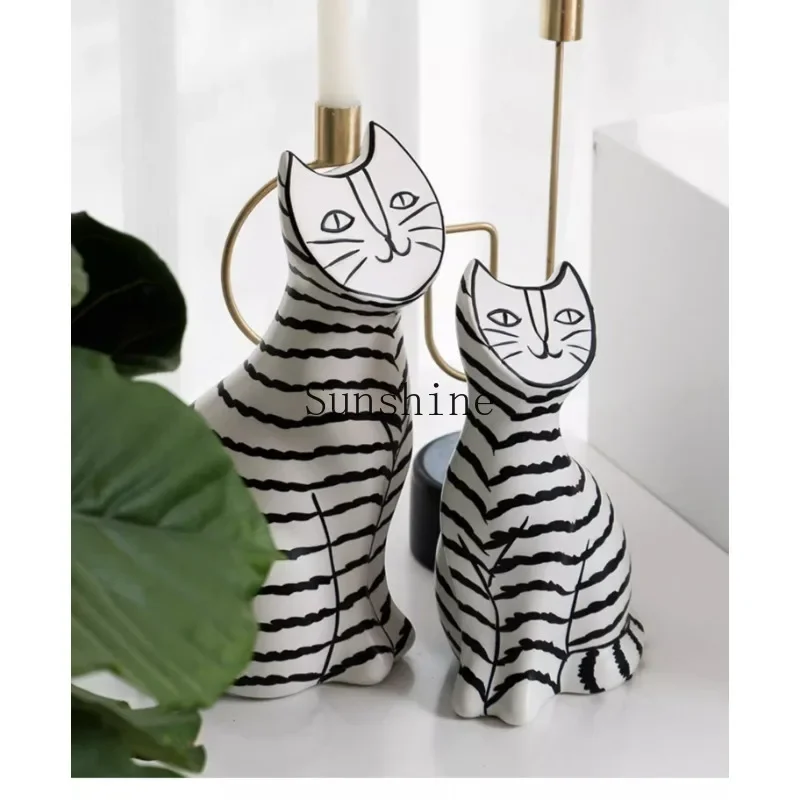 Flat-faced cat ceramic ornaments, living room desktop wine cabinet decorations