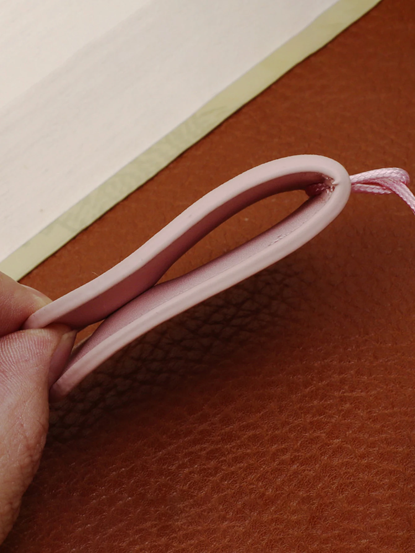 Tragbarer Reise-Brillen-Aufbewahrungsbeutel Minimalistischer Einfarbiger Magnetischer Sonnenbrillen-Brillenclip Anhänger-Accessoires für Männer und Frauen – Detail 16