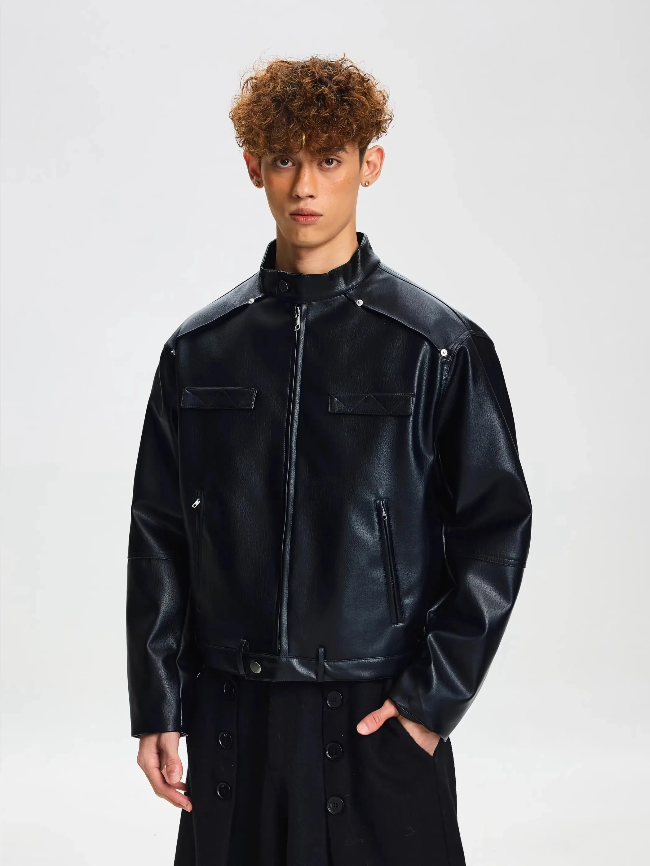 

Новая весенняя мужская повседневная черная куртка из искусственной кожи с воротником-стойкой, длинными рукавами, теплая, модная, молодежная, в активном стиле, производство Китай