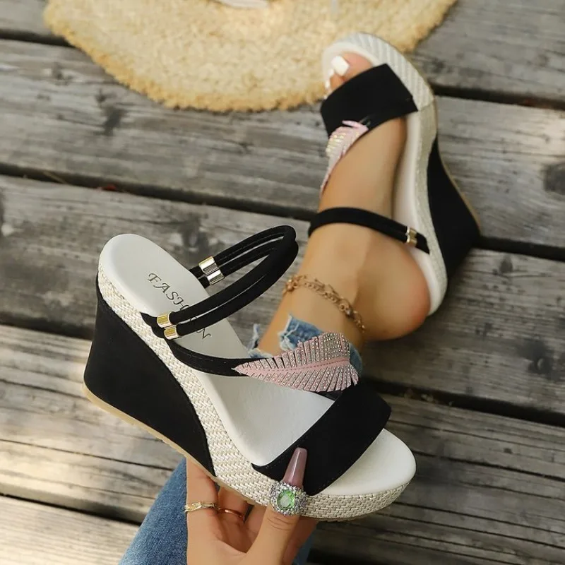 Lässige Keilabsatz-Sandalen für Damen in Übergröße, schwarzes Wildleder, dicke Sohle, Fischmaul-Design, leichte Sandalen für Damen