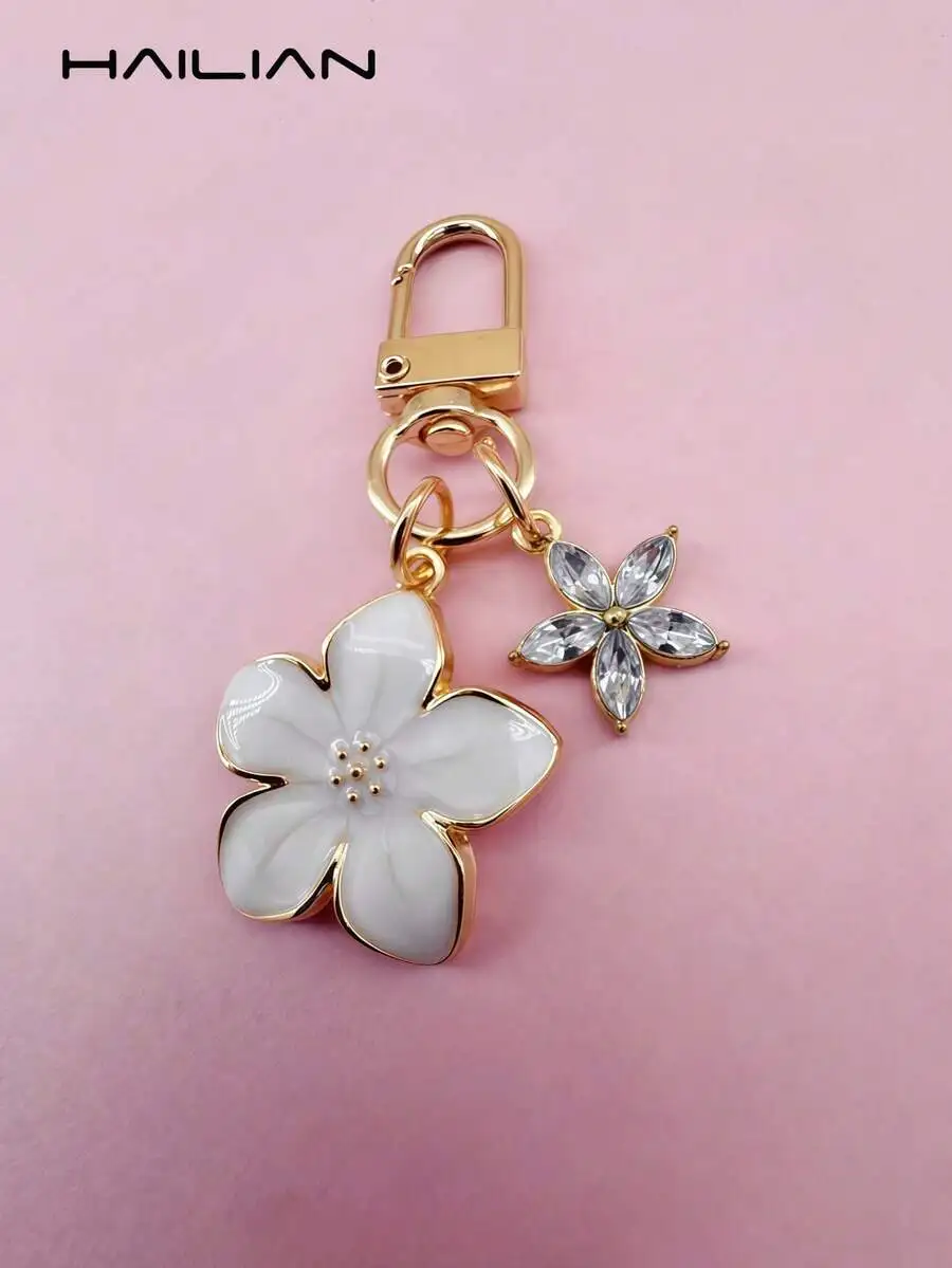 

Lightweight elegant sakura-shaped alloy keychain for women with 5-petal flower bag charm ideal travel accessory gift