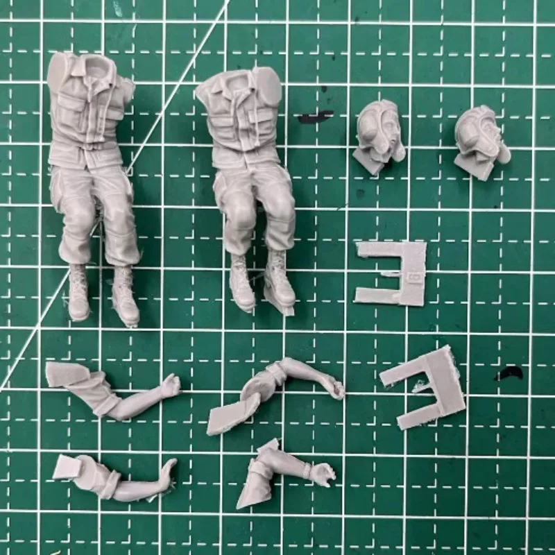 1/35 Resin Soldier Figure Model Kits Modern Military Modern Modern Russian Tank Crew Set 2 figures Unassembled Unpainted 092x