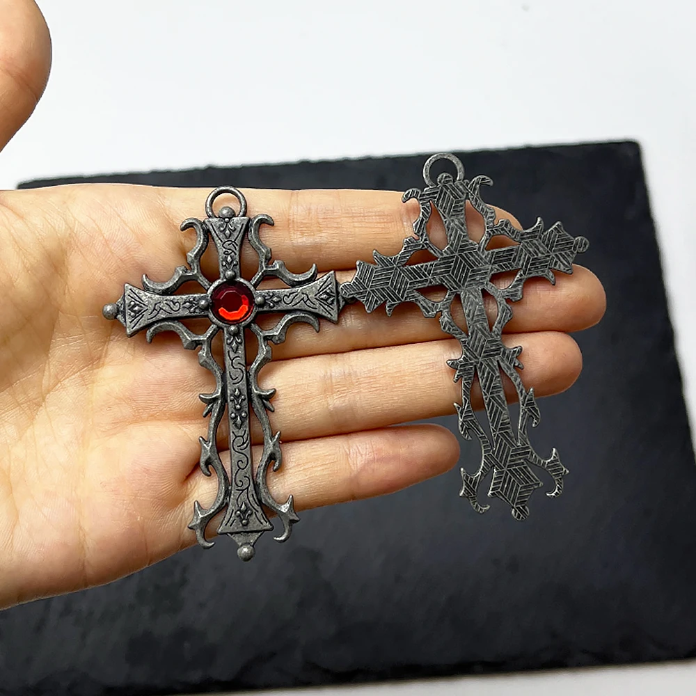 2 pezzi di accessori hip-hop con ciondolo croce intarsiata cava punk retrò, collana fai da te e accessori chiave