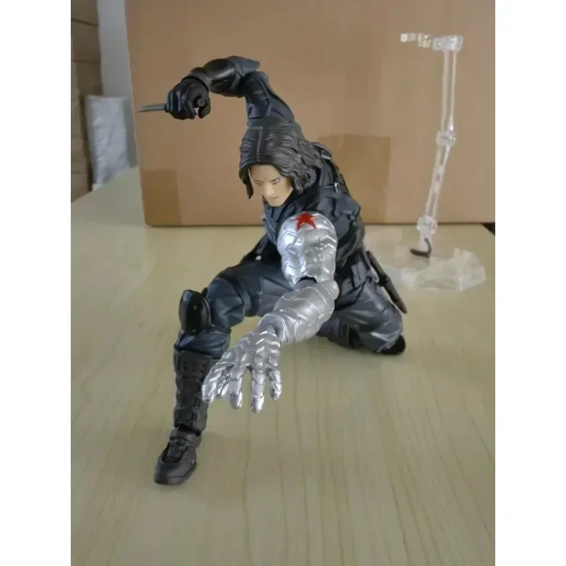 Novo Kaiyodo Soldado de Inverno Revoltech AMAZING YAMAGUCHI Bucky Barnes Capitão América Anime Figuras de Ação brinquedo brinquedos de aniversário presentes