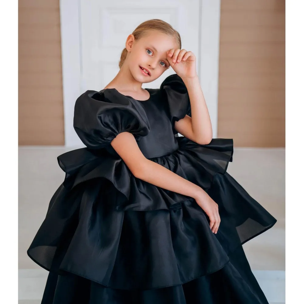 

2026 New Kids' Black Satin Princess Dress with Puff Sleeves Tiered Ruffled Skirt Elegant Formal Gown for Wedding Party Pageant