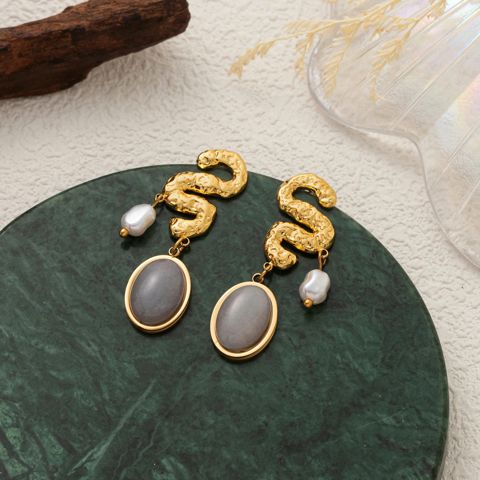 

Gold Snake Pattern Earrings with Pearl Accent, 18K Gold Plated Fashion Jewelry for Women