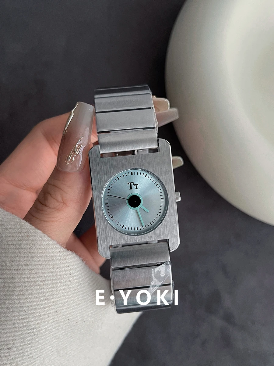 NewStainlessSteelBrushed Finish LargeDialWomen'S LuxuryQuartzWatch A Perfect Gift For Women A Delicate And Elegant Ladies' Watch