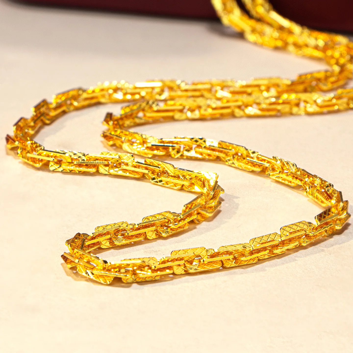 men geometric ridged gold necklace forged from 24K pure gold AU999 matches low-key business outfits for gentlemen.