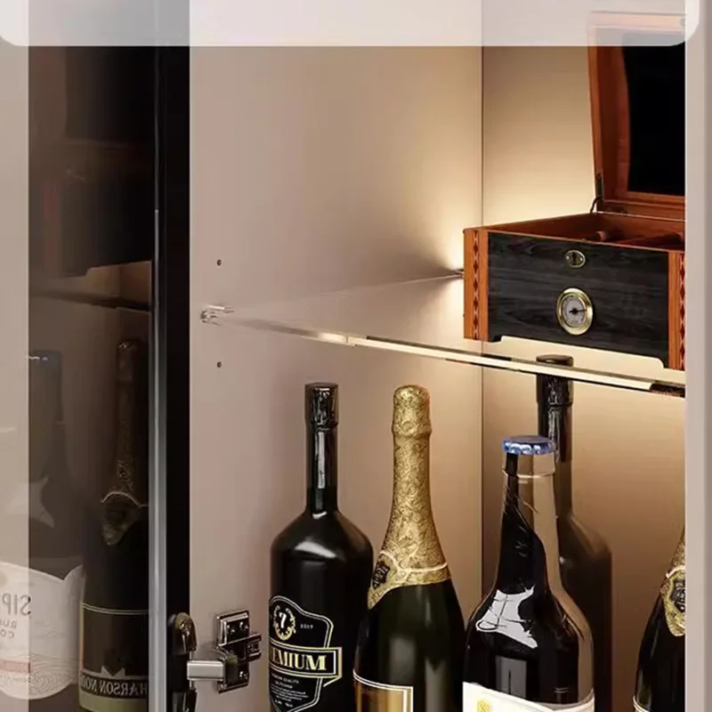 Eleganckie Vintage Stojaki na Whiskey Ekspozytor na Wino Dekoracja Żelazna Szafka Przenośny Bar Półki Ścienne Witryna Meble Luksusowe