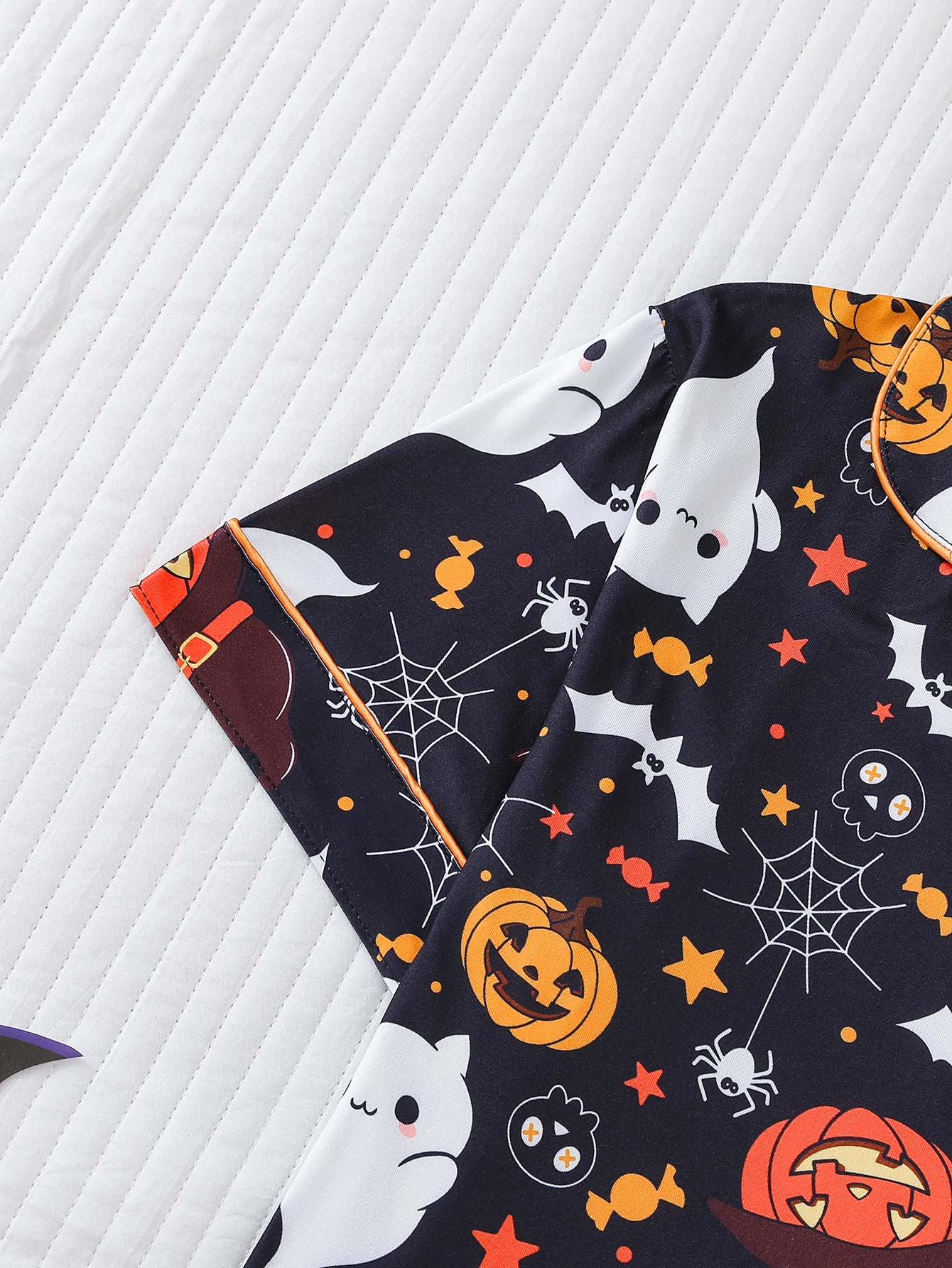 Halloween pumpkin bat print pajama set for women comfy short-sleeved roll-neck shirt and loose shorts loungewear for women