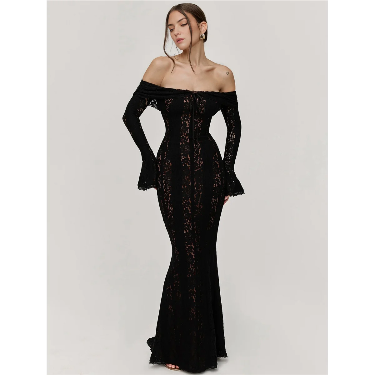 ชุดเดรสยาวทรงเข้ารูปสำหรับผู้หญิง ดีไซน์เปิดไหล่ แต่งลูกไม้ แขนทรงกระดิ่ง ผ้าตาข่ายซีทรู ทรงเมอร์เมด เหมาะสำหรับงานแต่งงานและงานปาร์ตี้