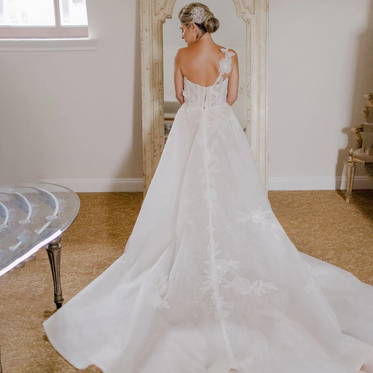 Customized Strapless Princess Wedding Dress One Shoulder Embroidered Big Size Ivory Tulle  Crochet Lace Bridal Gowns