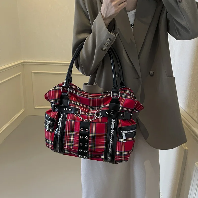 Dark heavy rivet Tote bag niche design large capacity plaid single shoulder crossbody bag trend motorcycle bag